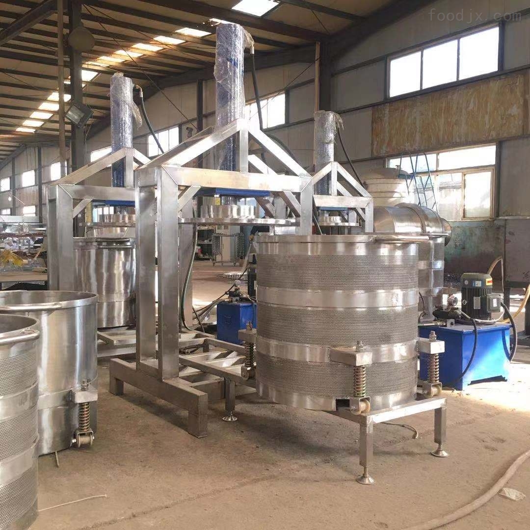 300L/30T蘿卜絲壓榨機(jī)與醬菜廠脫鹽機(jī)的協(xié)同應(yīng)用